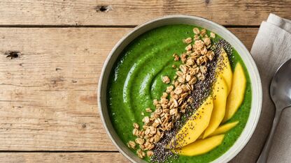 Recept: Green Smoothie Bowl with Spinach and Mango